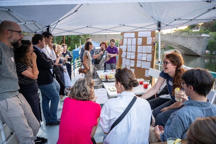 „MS Zuversicht - Verbindungen ahoi!“ am 27.08. 2025 – Unternehmen, zivilgesellschaftliche Organisationen/ Initiativen und Verwaltung tauschen sich zu Herausforderung und Lösungsansätzen zur Gestaltung von gemeinwohlrientierten Fragen aus  (Foto: F. Wenzel)